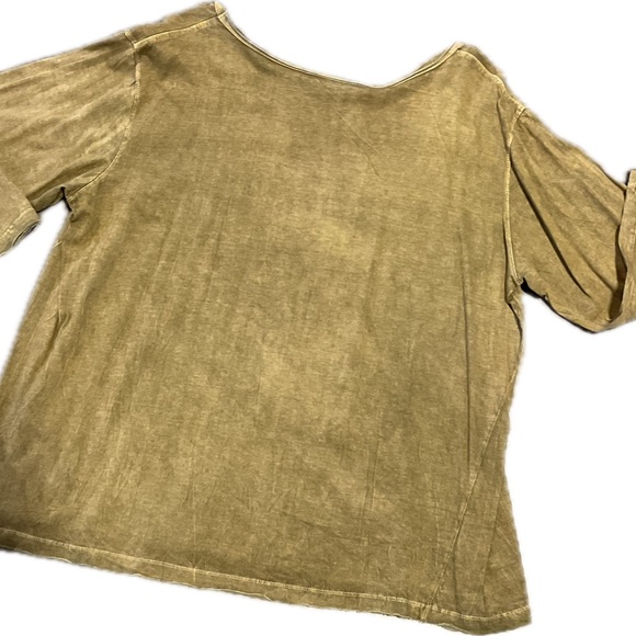 Olive Graphic bunny Women Tee - Picture 4 of 5